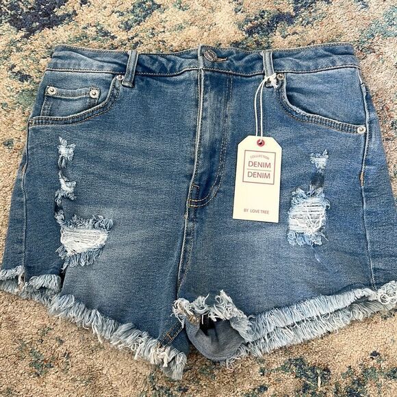 NWT Love Tree Denim Womens Distressed Denim Shorts (Size: Large) - Picture 1 of 7